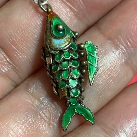 🖤VTG💕Articulate Fish silver earrings - Picture 5 of 10